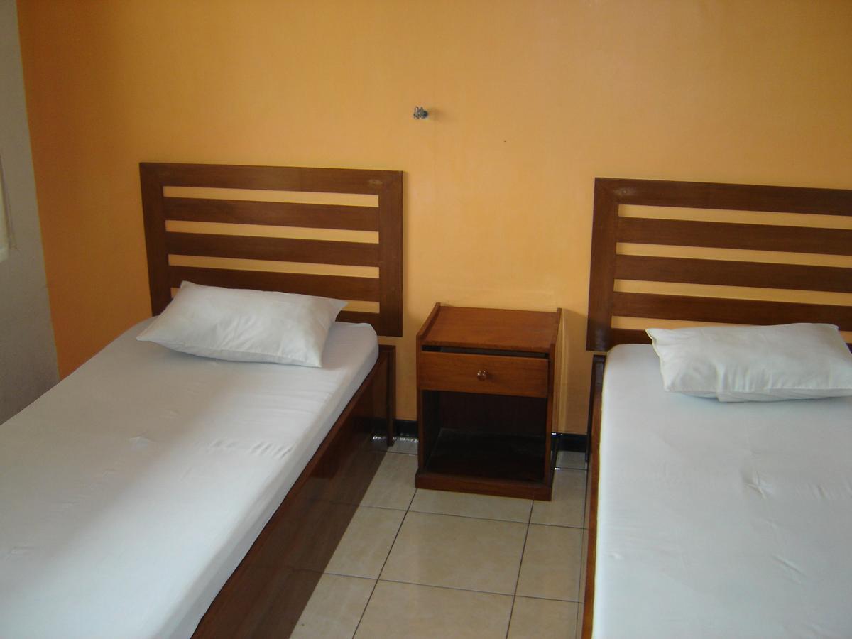 Nirwana Hotel Bojonegoro Exterior foto