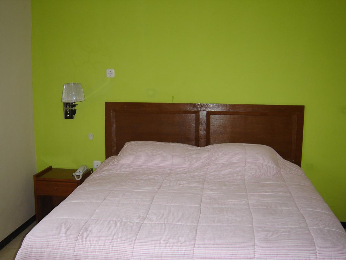 Nirwana Hotel Bojonegoro Exterior foto