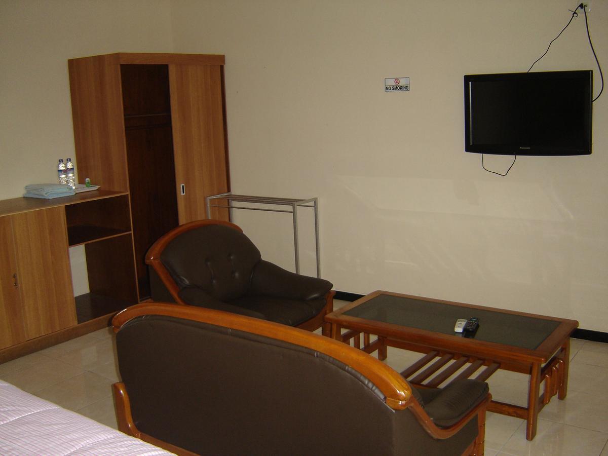 Nirwana Hotel Bojonegoro Exterior foto